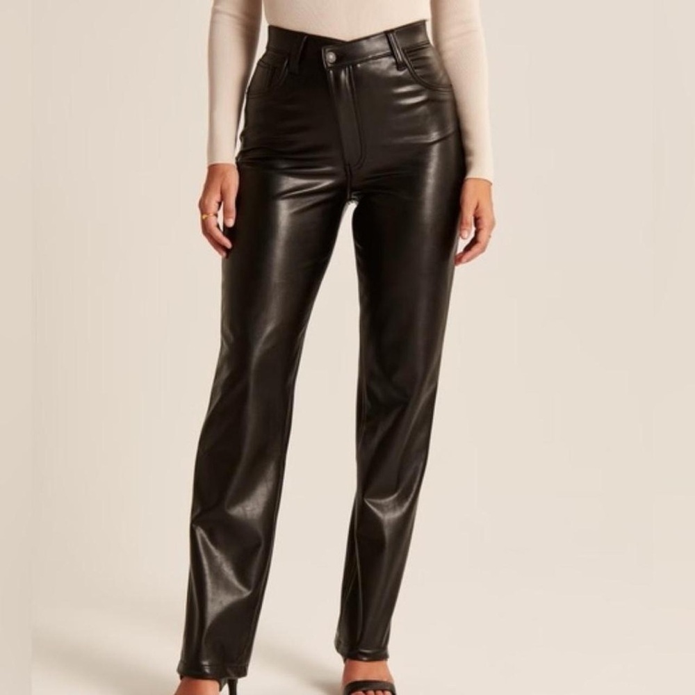 NWT Abercrombie Curve Love Vegan Leather Crossover 90s Straight Pant size 36/22s